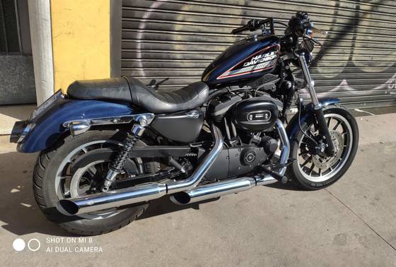HARLEY-DAVIDSON SPORTSTER XL 883 R 